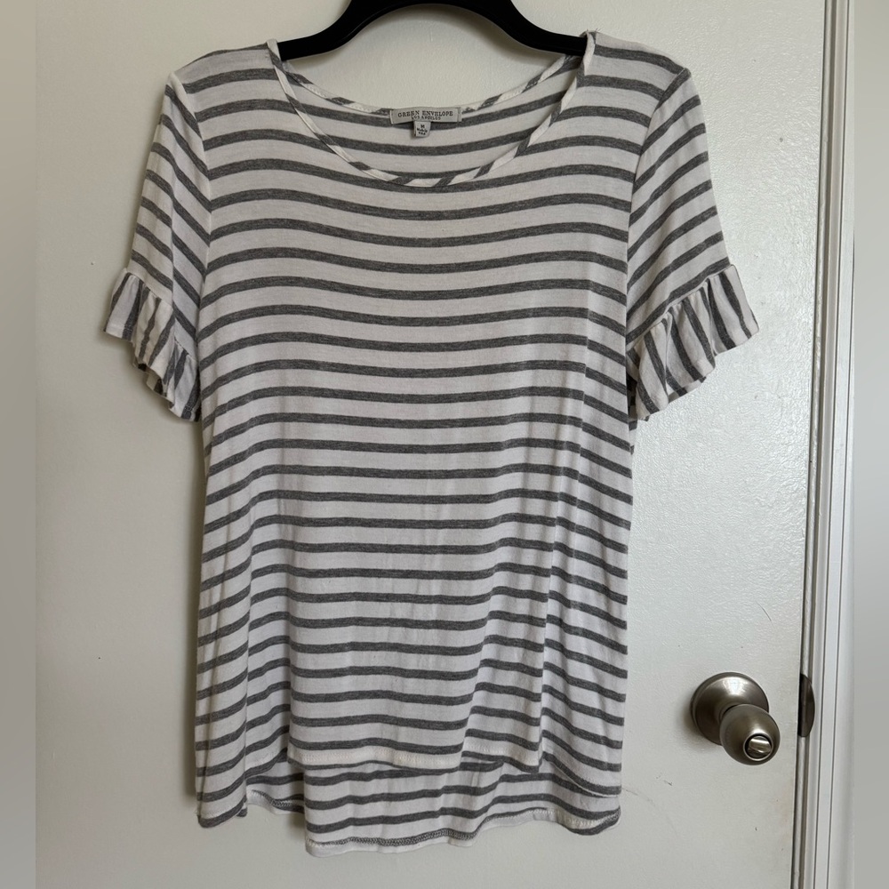 Green Envelopes Women’s Short Sleeve Top, M🦋